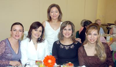va_05042006 
Jose de López, Silvia de Porragas, Anabel de González, Carmen de Ávalos y Elsa de Navarrete.
