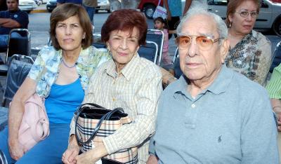 va_05042006 
Rosario Ramos Salas, María Inés de Barraza y Mariano Barraza.