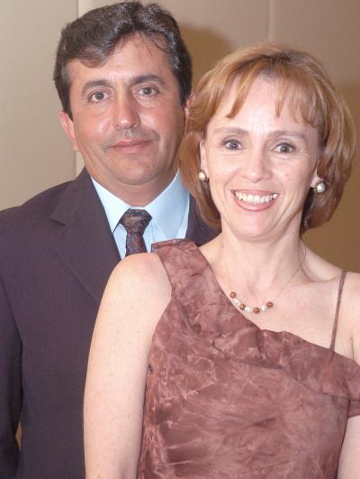 pa_05042006 
César y Rocío Martínez, presentes en una boda.