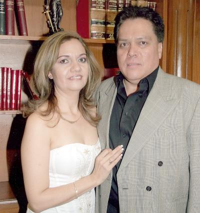 pa_05042006 
Gerardo Márquez y Rosy Martínez de Márquez, en pasado festejo.