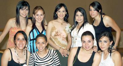gr_06042006 
Lorena Madrazo Carmona acompañada por un grupo de amigas, en la despedida de soltera que le ofrecieron por su próxima boda con Miguel Correa Vargas.