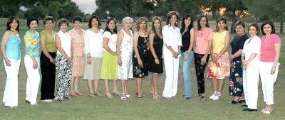 gr_07042006 
Sinceras Felicitaciones recibió Anabel Allegre Alonso, de sus familiares y amigos en la fiesta pre nupcial, que le organizaron en días pasados