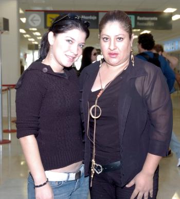 vi_07042006 
Mariana Solís viajó a Mérida y la Despidió rita Azpilcueta