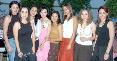 GR_09042006
Luisa Alonso Guerra en su depedida de soltera acompañada por sus amigas, Ale Pérez,  Ana Lobato, Cecy Escamilla, Gladys Prado, Ale Salazar, Priscila de Jaime e Iliana Garza