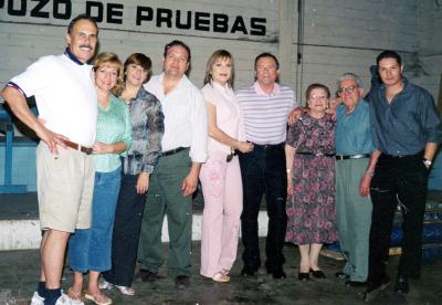 GR_09042006 Raúl Garza Chávez, Olga Plata Porres, Laura Vásquez de Islas, Felipe Islas Plata, Georgina Solis, Ricardo Plata Porres, Conchita Porres de Plata, Ricardo Plata Martínez y Ricardo Plata Muñoz