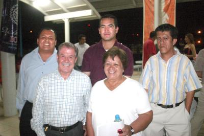 va_09042006 
Hermano Everardo Márquez, María del Carmen, Antonio Lozano, Rodolfo de Leon, Everardo Navarro.
