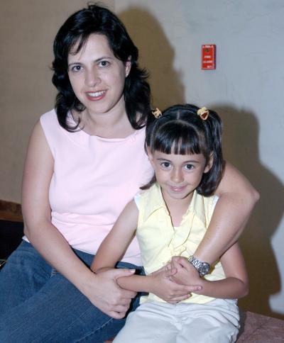 va_09042006 
María Fernanda Méndez Vigatá y Gabriela Romero de Méndez.