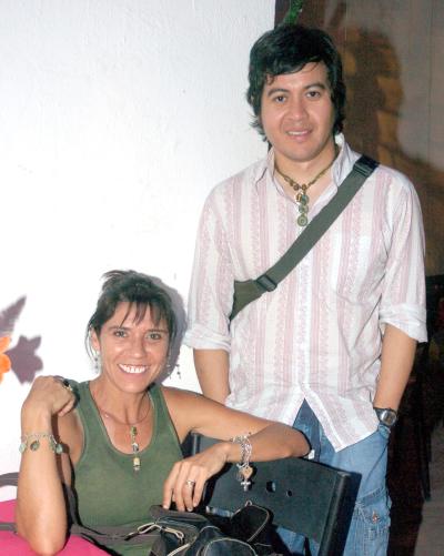 pa_09042006 
Angélica Villarreal y Oswaldo Luévano.