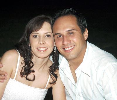 pa_09042006 
Fabiola y Carlos de la Cruz.
