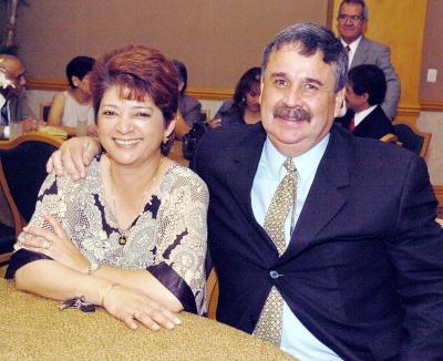 pa_09042006 
Liliana de González y Luis González Garza.