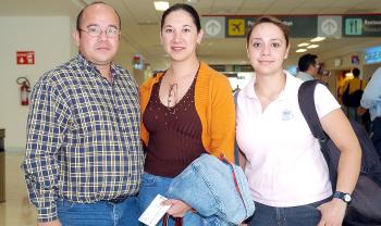 vi_09042006
Blanca Becerril se trasladó a México, acudieron a despedirla Emanuel y Daphne.