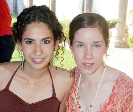 ch_10042006 
 Alejandra Larrinaga y Valeria Escamilla