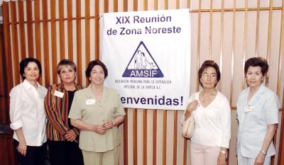 va_11042006 
 Vivi Rebollo de Garza, Martha Parra de Méndez, Yola Echarni de Gémez, Meche García de Fernández y Paz Guzmán de Iduñate