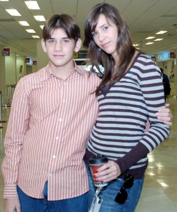 vi_10042006 Palmira y Luis Martínez viajaron a México