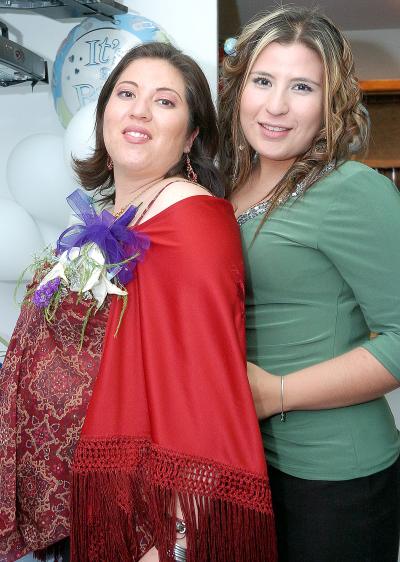 ma_12042006 
Lorena Montes de Rivera disfrutó de un tierno festejo de Canastilla, que le ofrecieron Graciela Esquivel de Montes y Lourdes Pimentel de Rivera por el próximo nacimiento de su primer bebé