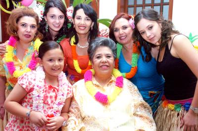 13042006 
Claudia Estela y Susana Reed, Claudia y Maria Sofía Rebollo, Susy Delgadillo y Estela García de Reed