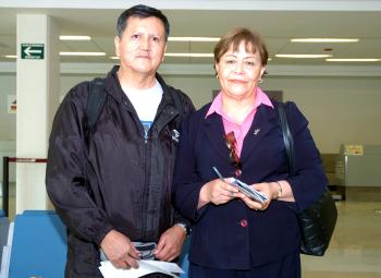13042006 13
Hugo Blanco y María Teresa de Blanco viajaron a los Ángeles