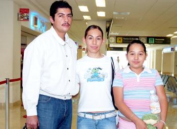 13042006 13
 Tania Martínez, Arturo Roldán y Yajaira Matínez viajaron a Dallas