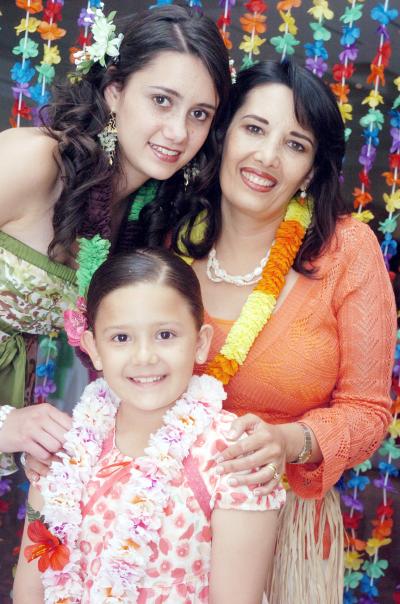 16042006 
Claudia Reed con sus hijas Claudia y Sofía.