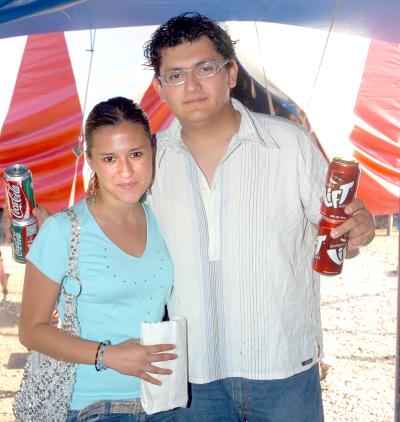16042006 Eloísa Valdez y Adrián Maury