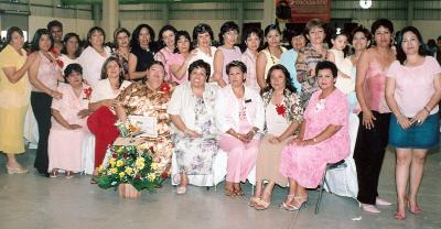 16042006 
Les fue entregado un reconocimiento a las educadoras de Torreón.