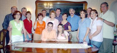 18042006 
Rocío Quiroga y Marcelo Sifuentes acompañados de sus padres, Gustavo y Rocío Quiroga y María del Pilar y Enrique Sifuentes y de varias amistades.