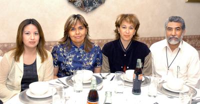 17042006 
Clara Elena Cardona García, José Ramón Soria, Mayela Medina y Ana Lilia López Casas, captados en pasado festejo.