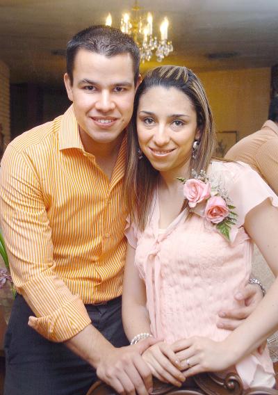 18042006 
Marcelo Sifuentes López y Rocío Quiroga Oranday.