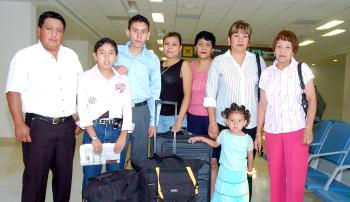 18042006 
Víctor López, Gustavo, Pedro, Araceli, Refugio, Evangelina y Ana Padilla, viajaron a Mazatlán.