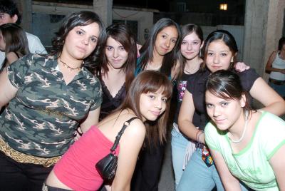 19042006 
Norma Angélica Domínguez Zuno acompañada de Ana, Ale, Norma, Pamela, Marisela y Ale.