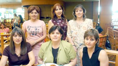 16042006 
Paty con sus amigas Laura de Robles, Martha de Chibli, Caro de García, Sandra de Fausto y Caty de Bejarano.