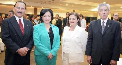 19042006
Antonio Pérez Vázquez, Perlita Lee, Karime Chibli de Lee y Antonio Lee Chirel.