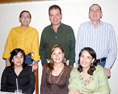 19042006
Carlos e Hilda Fernández, Mauricio y Angélica Ceniceros y Francisco y Claudia Rebollo.