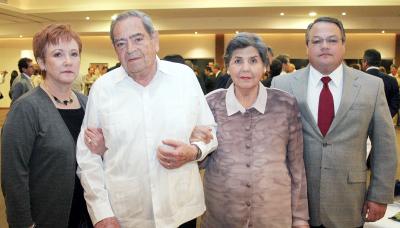 20042006 
Luz María Russek, Jaime Russek Mijares, Beatriz de Russek y ÓscarRussek Martínez.
