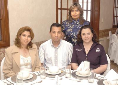 20042006 
María Elena Villarreal Logo, Rocío Patricia Sotelo Ochoa, Mucio Gabriel Moreno Irigoyen y Mayela Medina Ayala, en pasado festejo social.