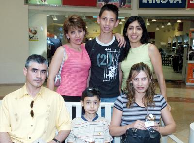 20042006 
Miguel Blanchet, Miguel Blanchet Jr. Azucena Faccuseh, Asdisde Faccuseh, Carlos Faccuseh y Consuelo Faccuseh.