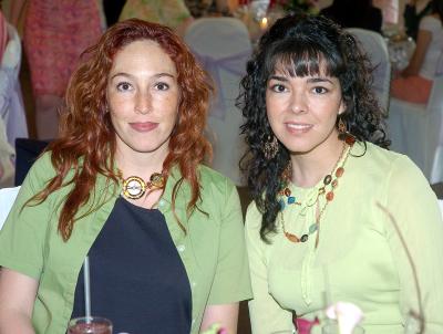 21042006 
Alicia Reyes de González y Mercedes Alejandra Hernández de Kawas.