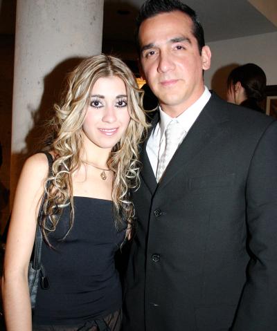22042006 
Brenda Viesca y Lucio Cruz.