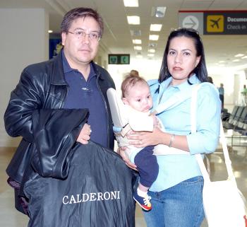 22042006 
David Luna, Mayela García y David Luna Junior viajaron a Puebla.