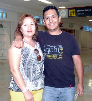 22042006 
Víctor Cabrera y Juani viajaron a Ciudad Obregón.