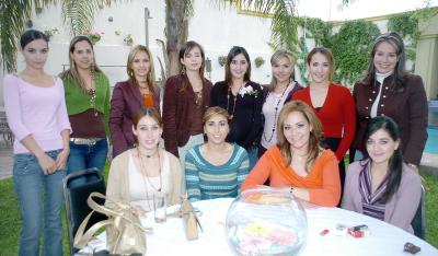 23042006 
Amigos y familiares de Lilia Llamas de Rangel, la acompañaron en la fiesta de regalos que le ofrecieron por el próximo nacimiento de su bebita