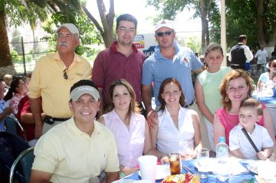 23042006
Marcelo, María y Namima Mexsen, Ale de Orrín, Zal de Albarrán, Fernando Orrín, Arturo Ramos y José Ramos