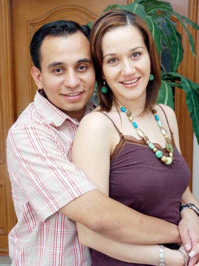 23042006
Sr. Sergio Esteban Hernández Vélez y Srita. Thamara Rodríguez Uribe efectuaron su presentación religiosa
