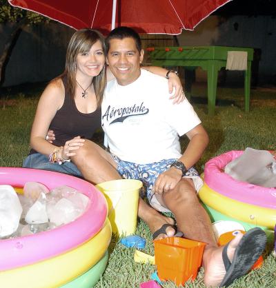 23042006 
Carlos Rodríguez Díaz acompañado por su esposa Liz Dabdoub.