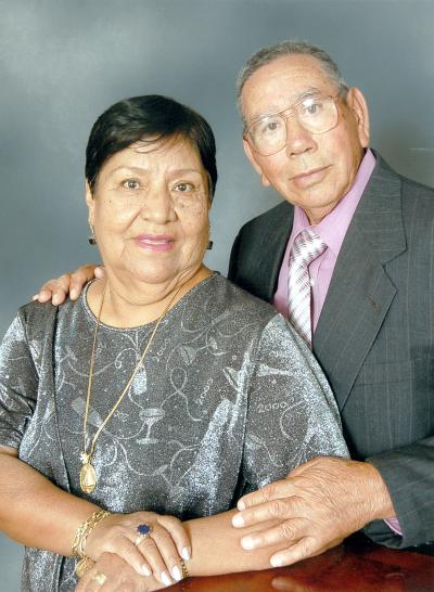 23042006 
Sr. Alfonso Tejeda y Sra. Élida Rodríguez Ríos celebraron el pasado 14 de abril sus Bodas de Oro.
