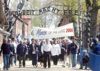 Recuerdan miles el Holocausto judío