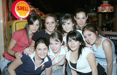 24042006
Paulina, Ale, Marifer, Marcela, Vivi, Salma, Geo y Ana Sofía.