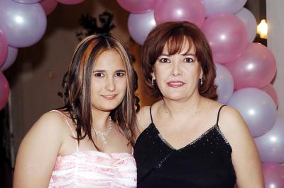 24042006 
Rocío Asúnsolo Izaguirre festejó su cumpleaños con una reunión que le organizó su mamá, Rocío Izaguirre Martín.