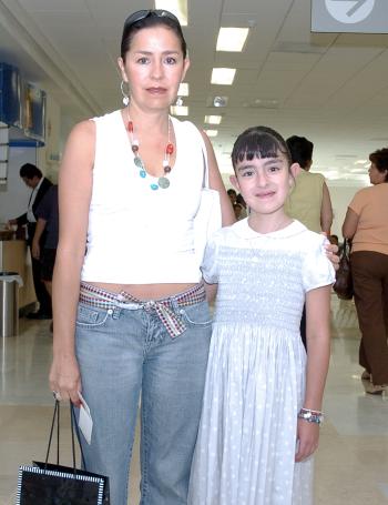 25042006 
Maru Carrera de Martell y Alexia viajaron al DF.