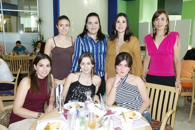 26042006 
Ale Serrano, Gaby Estavillo, Begoña de Nahle, Sofía y Magda Favila y Liliana Giacomán, acompañando a Ámbar de Greene, durante su fiesta de canastilla.
